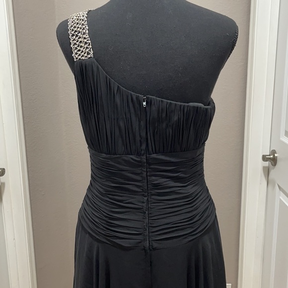 Black Formal Dress. Size 10. - Picture 5 of 6